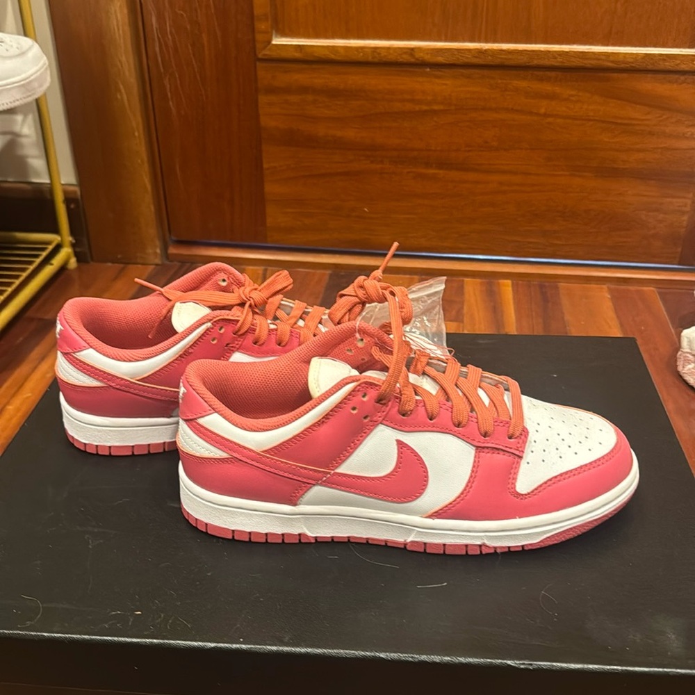 Never worn pink and white Nike dunks size 9
